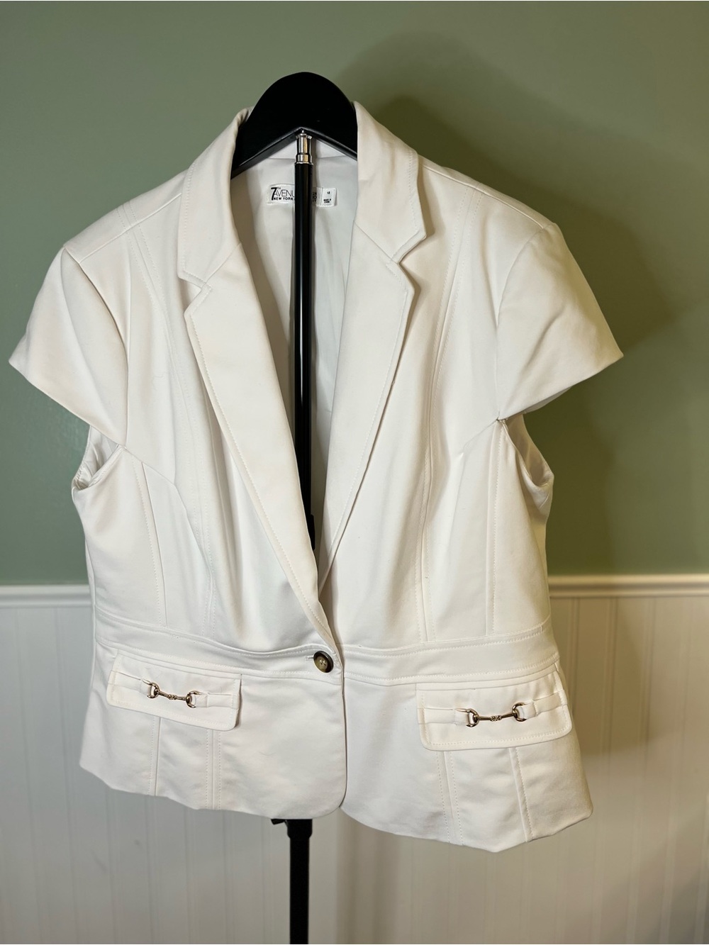 7th Avenue Creamy White Short-Sleeve Notch-Lapel Blazer w/ Horsebit Detail.Sz 18